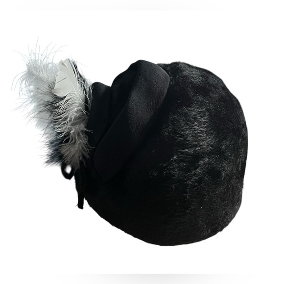 Jacques Heim Black Women\'s Duchess 50s or 60s Hat with Feather Accent